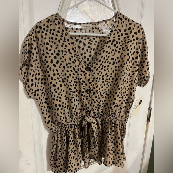 Animal print blouse, new with tags! - Picture 4 of 4